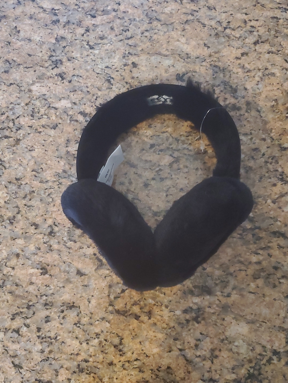 UGG CLssic Shearling Earmuffs Sheepskin Real Fur Dyed In Black /sz:OS